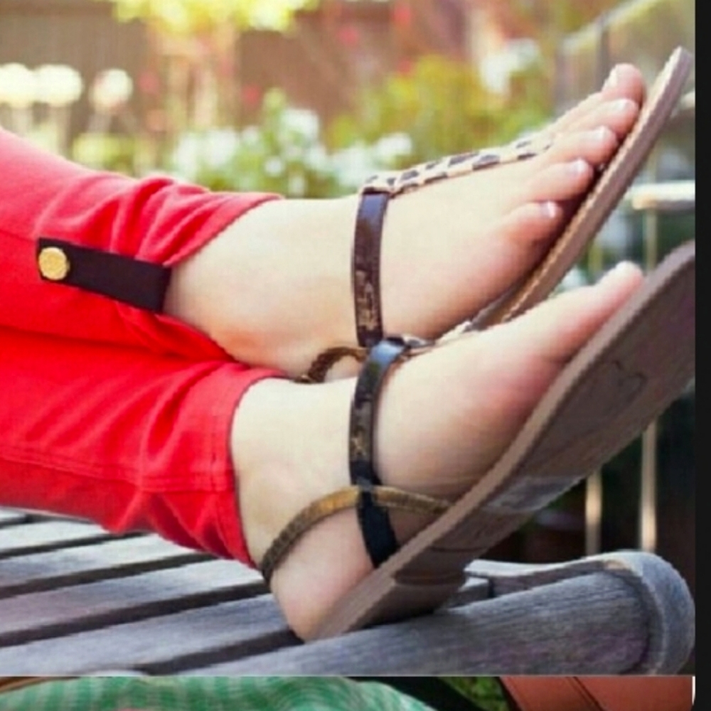 Poppy Clip Accessories - Picture 8 of 13